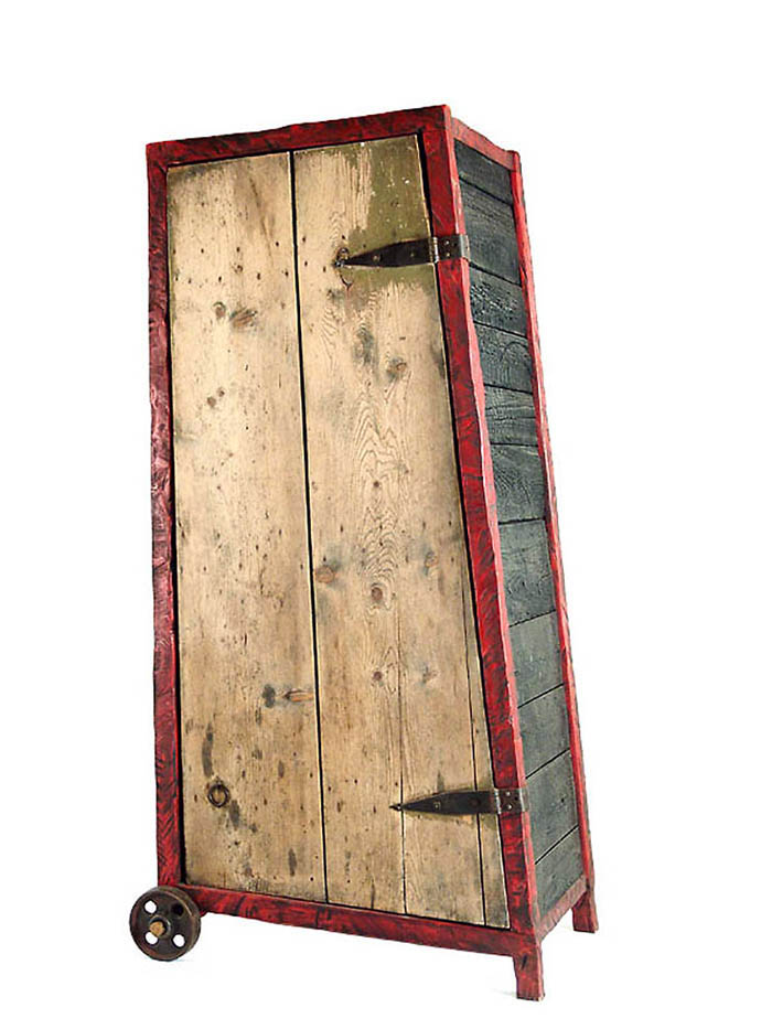 `Schrank für meine erloschenen Flammen`, 2000, Höhe 203cm